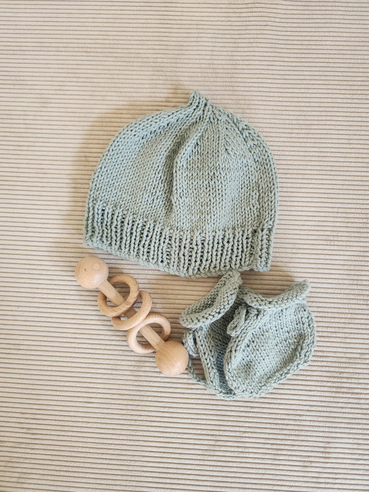 Classic Beanie and Booties Set